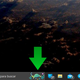 Imagen para el artículo titulado Cómo desactivar esos iconos que han aparecido en la barra de tareas de Windows 10 y que cambian cada día